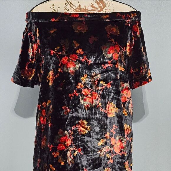 NWT, Loft, on or off the shoulder blouse. Black with florals Size M - Picture 5 of 6